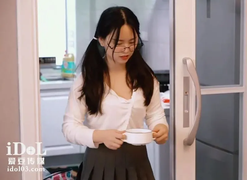 Con mèo nhỏ về quê ăn tết bị bố dượng chịch vì càng lớn càng ngon