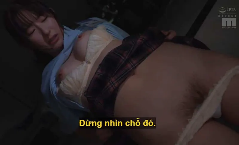 Sếp lớn đang mưu tính "xử đẹp" cô em dưới quyền kiêu kỳ, lười nhác, suốt ngày bận rộn chat chit với người yêu.